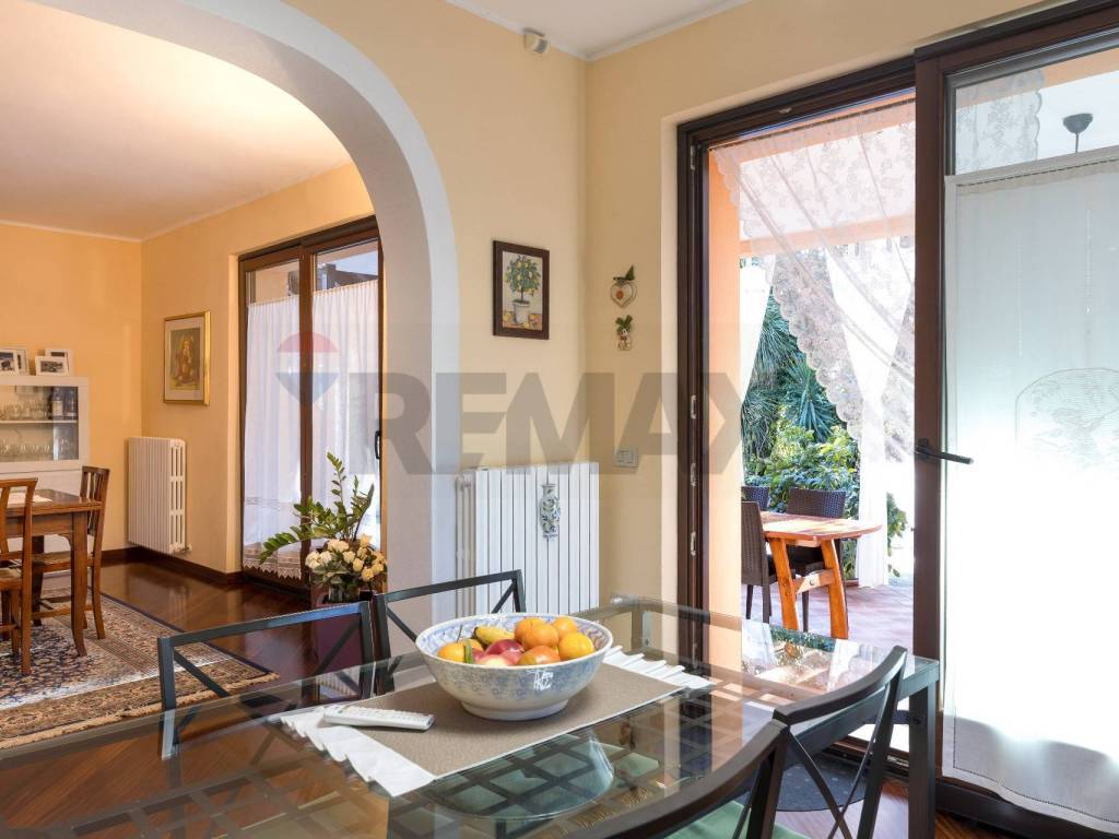 casa indipendente in vendita ad Ancona in zona Candia