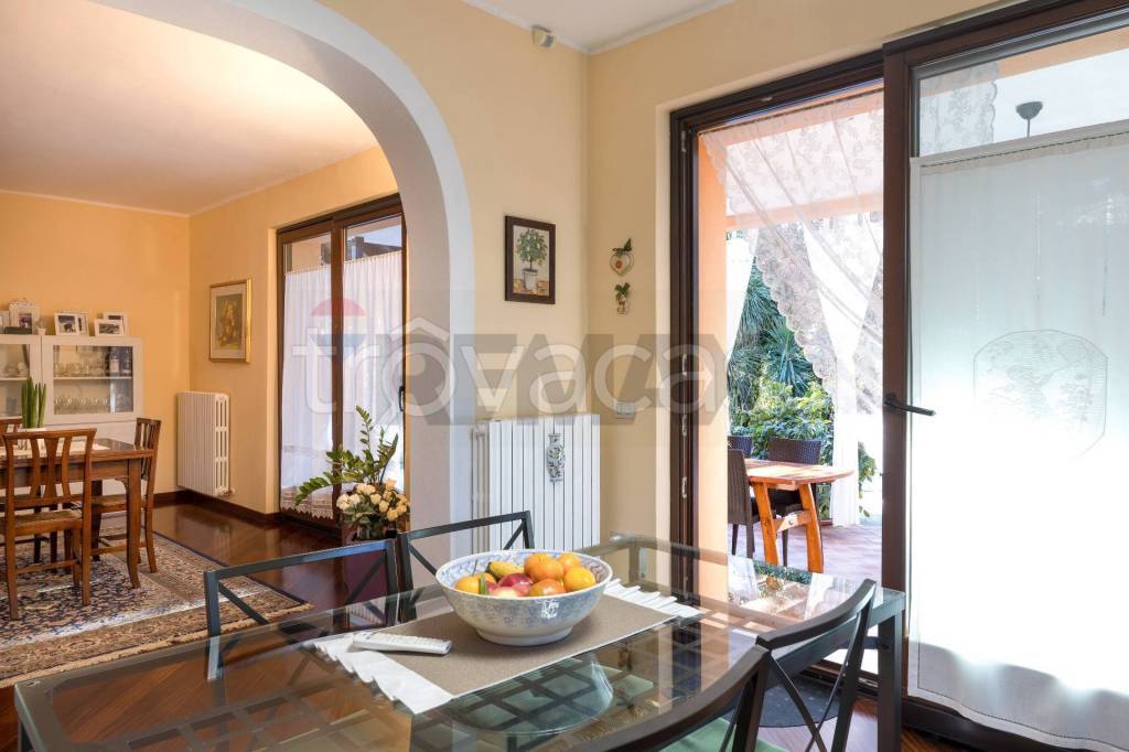 casa indipendente in vendita ad Ancona in zona Candia