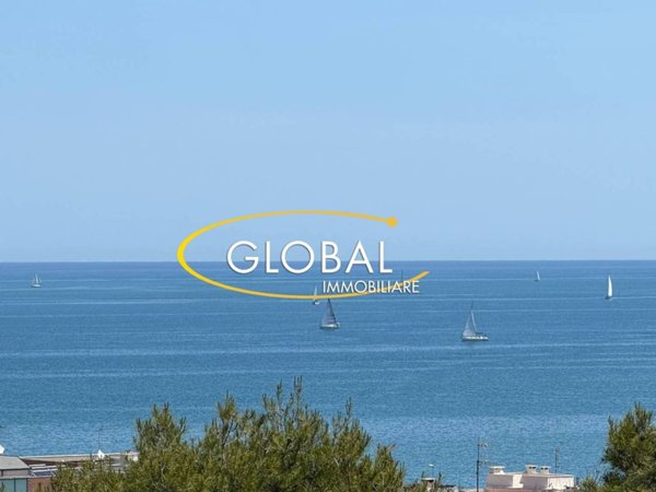 appartamento in vendita ad Ancona in zona Collemarino