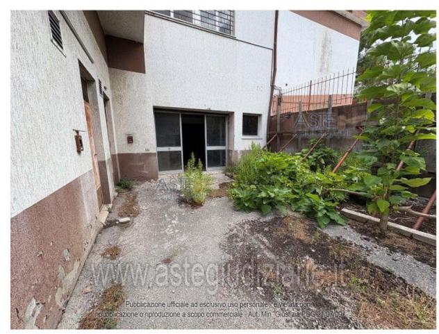 locale commerciale in vendita ad Ancona in zona Piano San Lazzaro