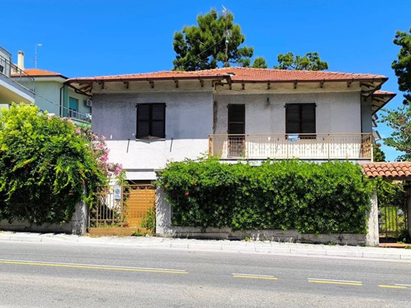 casa indipendente in vendita ad Ancona in zona Pinocchio