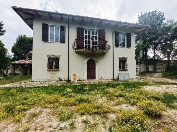 casa indipendente in vendita ad Ancona in zona Piano San Lazzaro