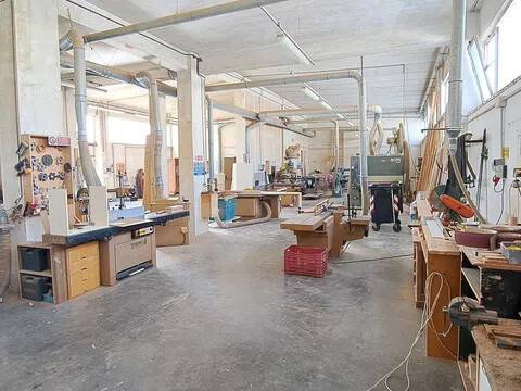 locale commerciale in vendita ad Ancona in zona Collemarino