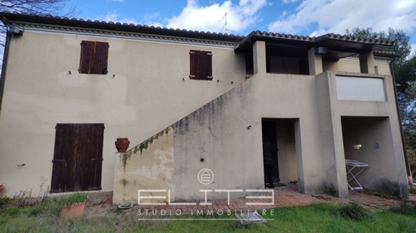 casa indipendente in vendita ad Ancona in zona Candia