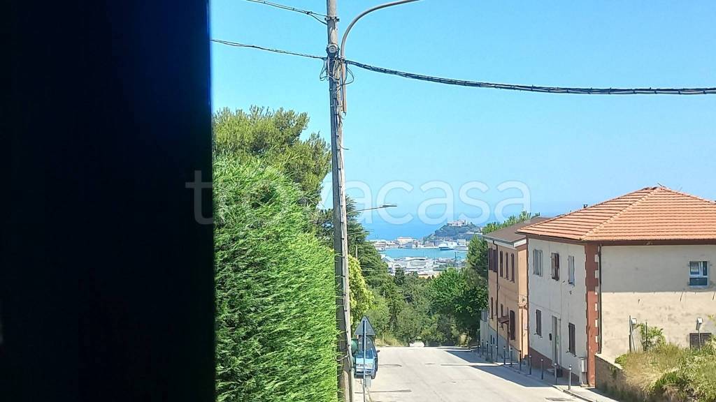 appartamento in vendita ad Ancona in zona Posatora