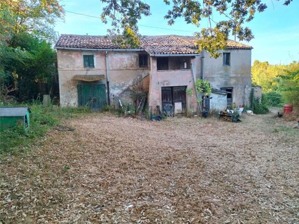 appartamento in vendita ad Ancona in zona Varano