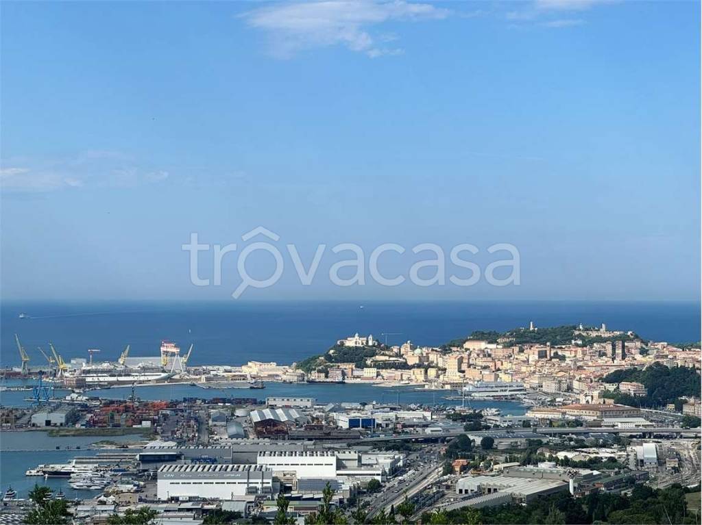 casa indipendente in vendita ad Ancona in zona Posatora