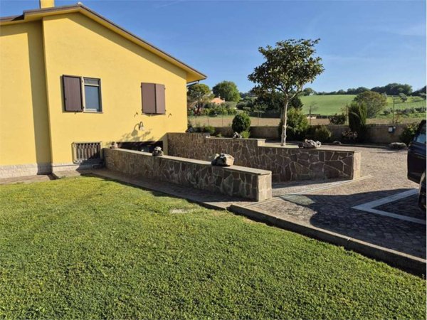 casa indipendente in vendita ad Ancona in zona Varano
