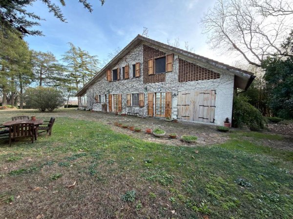casa indipendente in vendita ad Ancona in zona Montesicuro