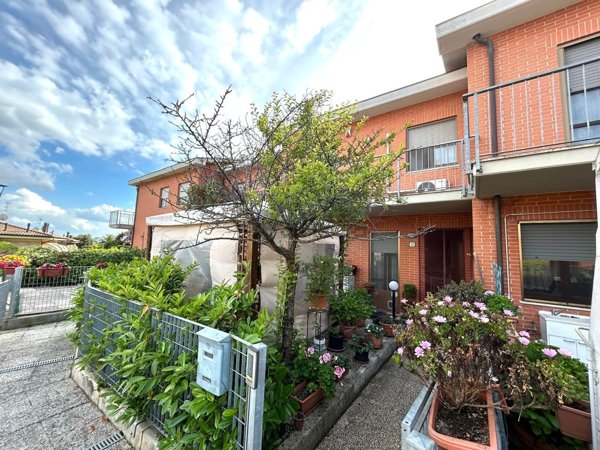 appartamento in vendita ad Ancona in zona Varano