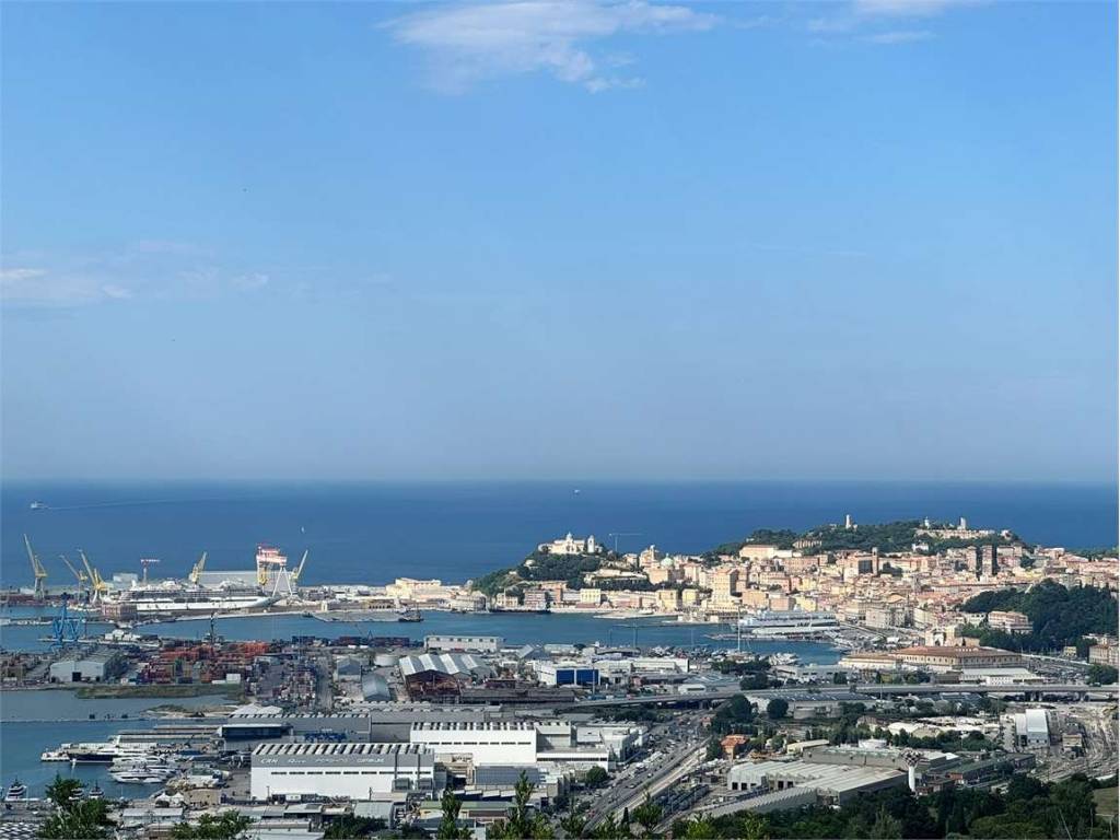 casa indipendente in vendita ad Ancona in zona Piano San Lazzaro