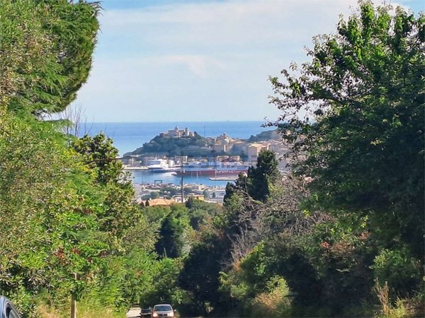 appartamento in vendita ad Ancona in zona Posatora