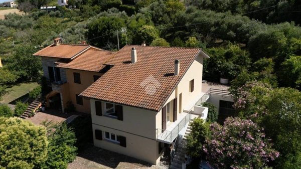 casa indipendente in vendita ad Ancona in zona Sappanico