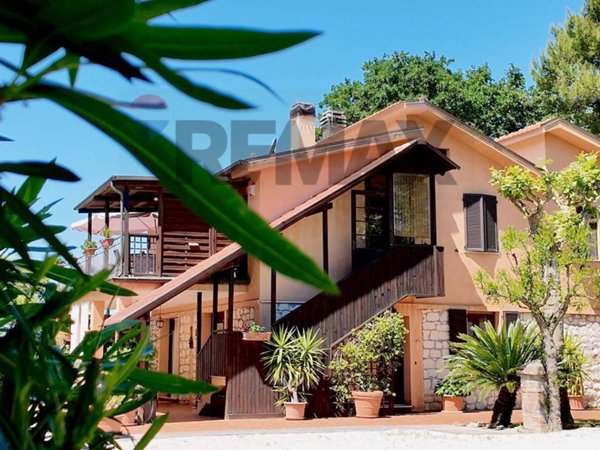casa indipendente in vendita ad Ancona in zona Pinocchio