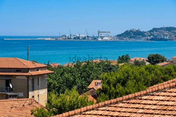 appartamento in vendita ad Ancona in zona Collemarino