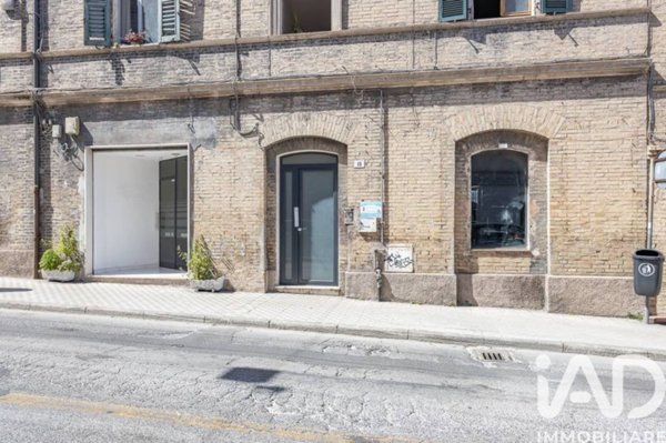 ufficio in vendita ad Ancona in zona Piano San Lazzaro