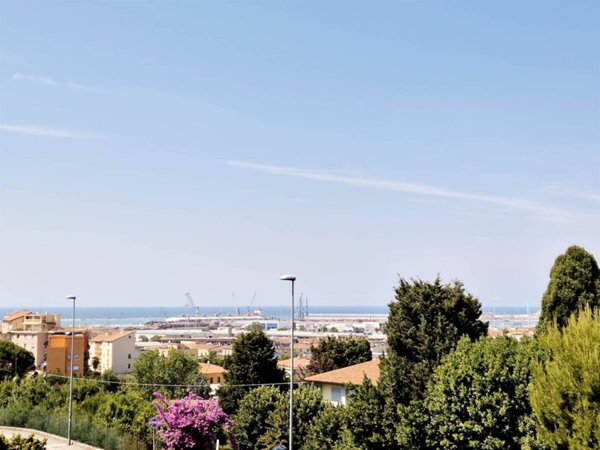 appartamento in vendita ad Ancona in zona Vallemiano