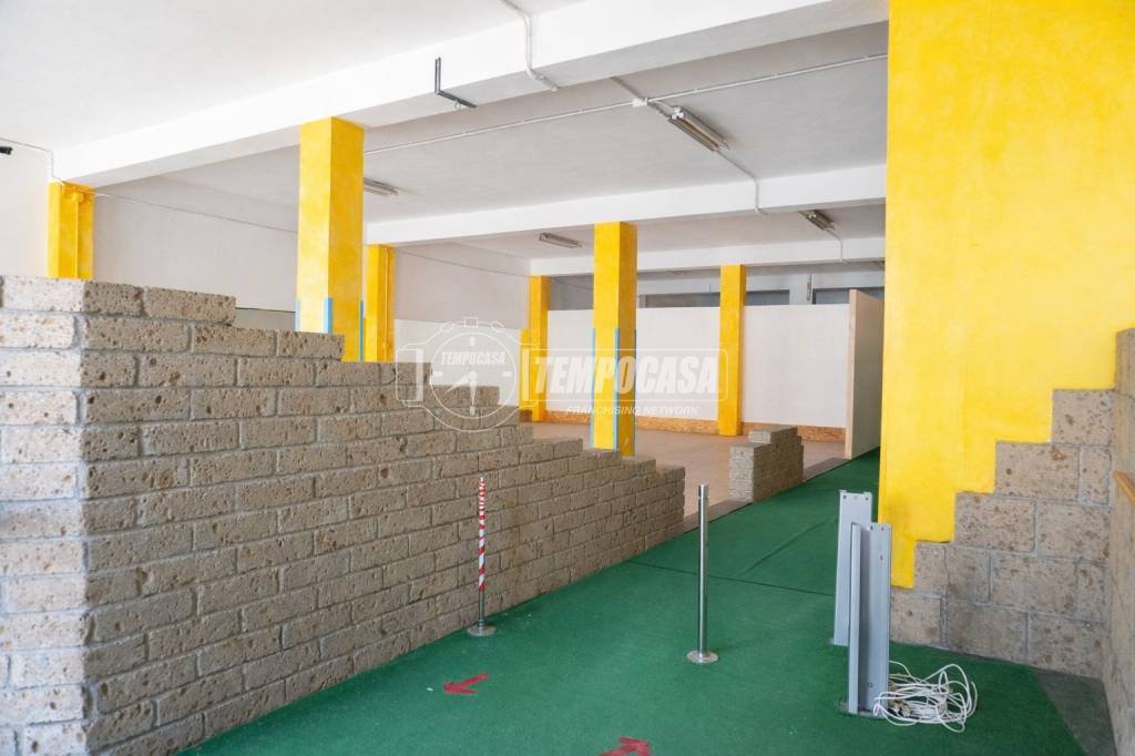 negozio in vendita ad Ancona in zona Palombare
