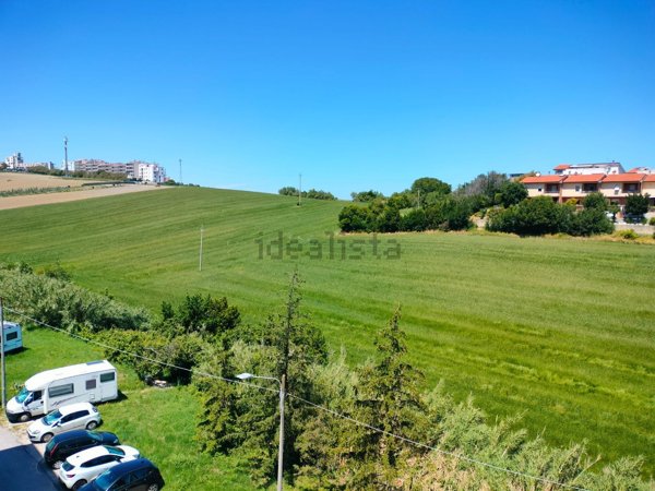 appartamento in vendita ad Ancona in zona Collemarino