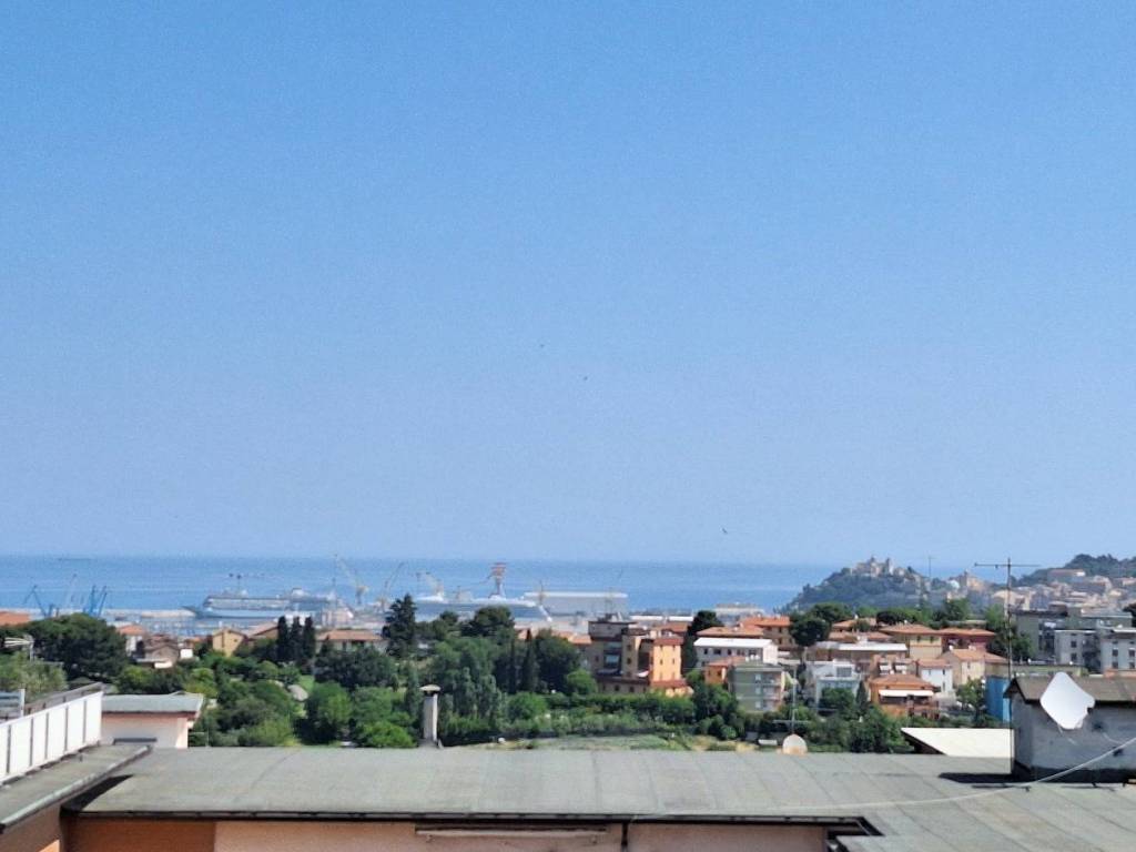 appartamento in vendita ad Ancona in zona Posatora