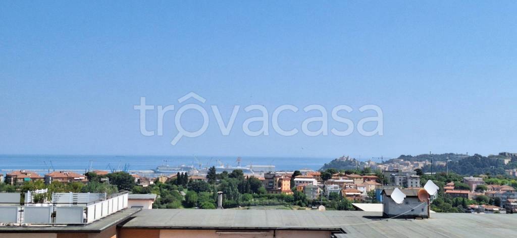 appartamento in vendita ad Ancona in zona Posatora