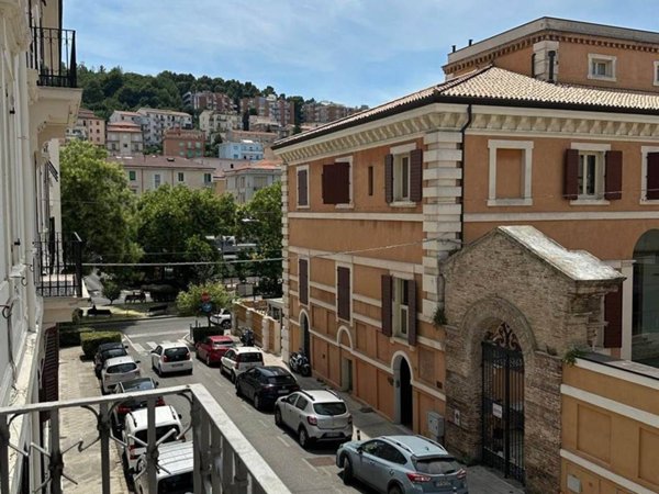 appartamento in vendita ad Ancona in zona Adriatico