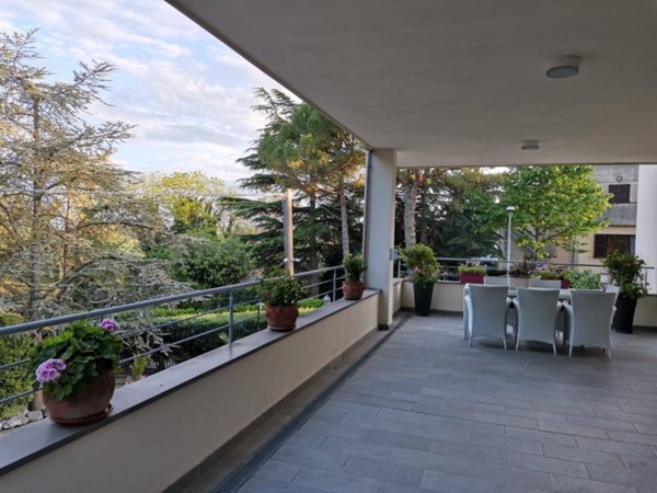 casa indipendente in vendita ad Ancona in zona Candia