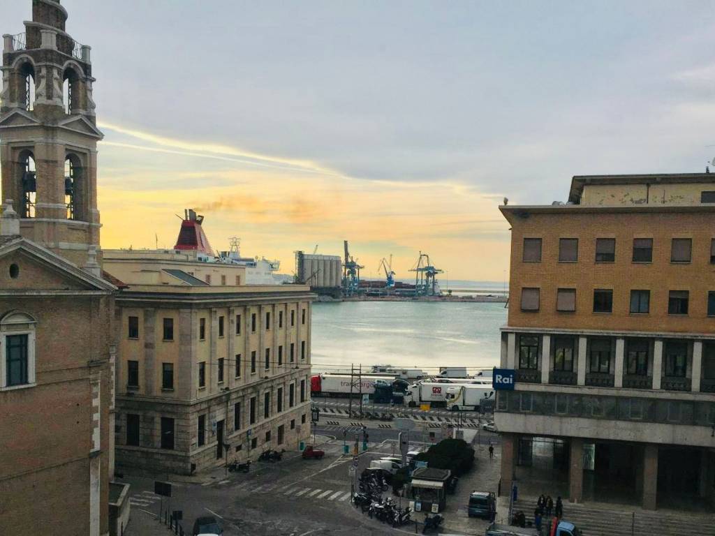 appartamento in vendita ad Ancona in zona Centro Storico