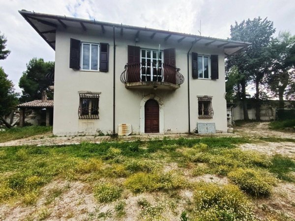 casa indipendente in vendita ad Ancona in zona Montesicuro