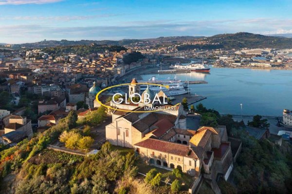 appartamento in vendita ad Ancona in zona Centro Storico