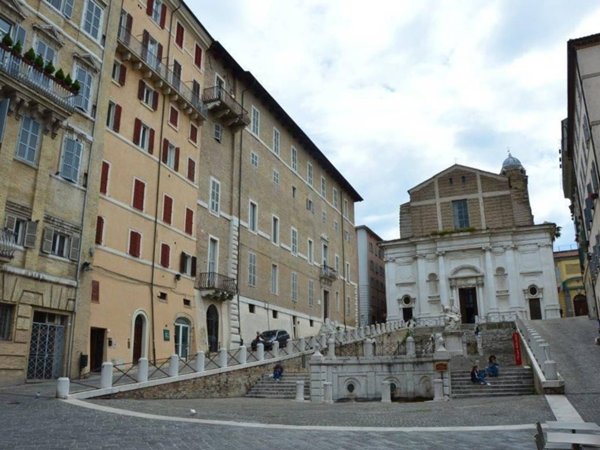 appartamento in vendita ad Ancona in zona Adriatico