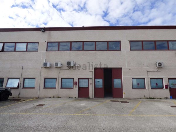 ufficio in vendita ad Ancona in zona Baraccola