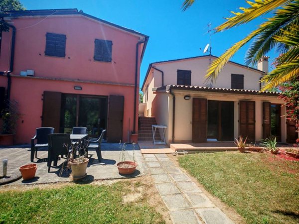 casa indipendente in vendita ad Ancona in zona Varano