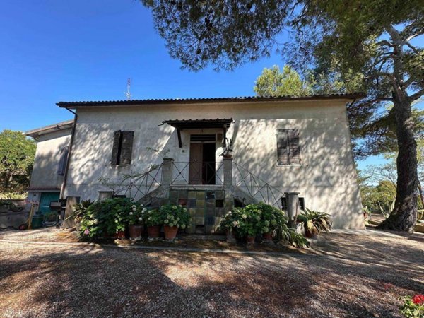 appartamento in vendita ad Ancona in zona Montedago