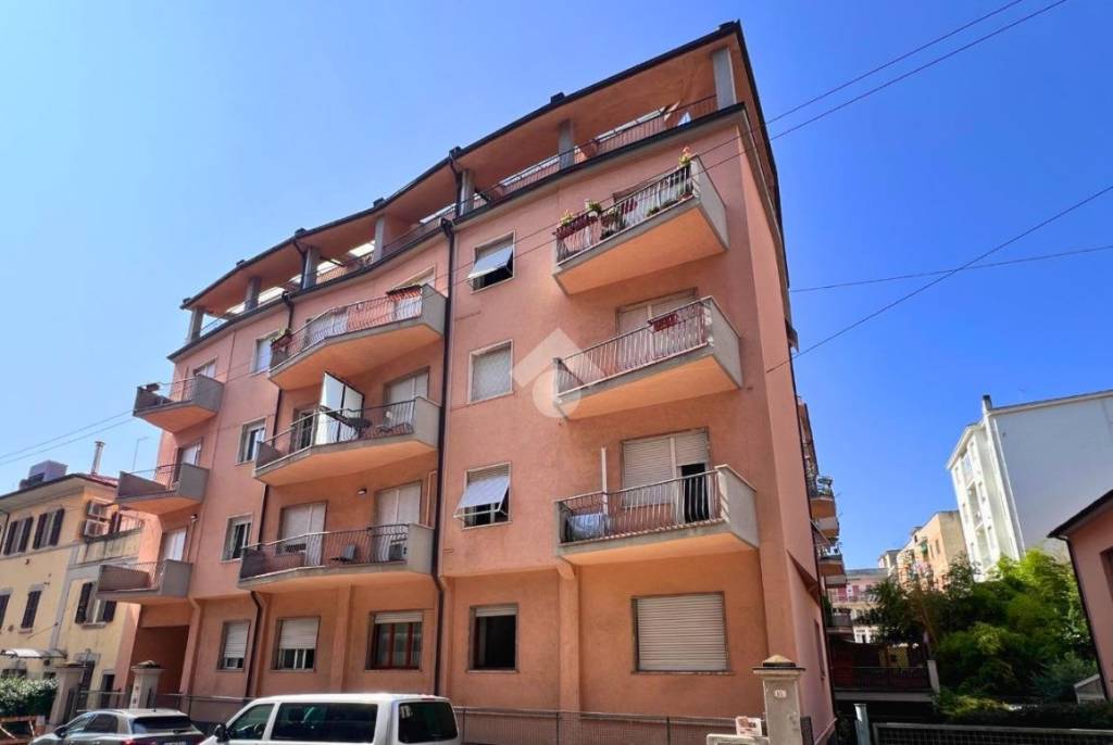 appartamento in vendita ad Ancona in zona Adriatico
