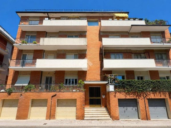 appartamento in vendita ad Ancona in zona Adriatico