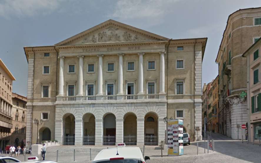 locale commerciale in vendita ad Ancona in zona Centro Storico