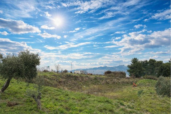 casa indipendente in vendita ad Ancona in zona Candia
