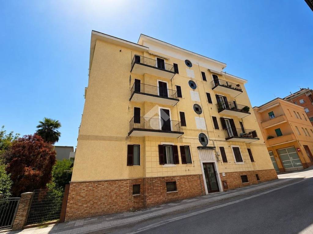 appartamento in vendita ad Ancona in zona Scrima