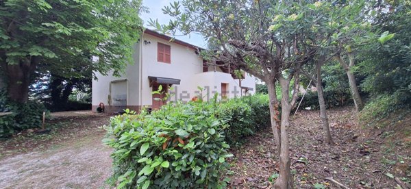 casa indipendente in vendita ad Ancona in zona Paterno