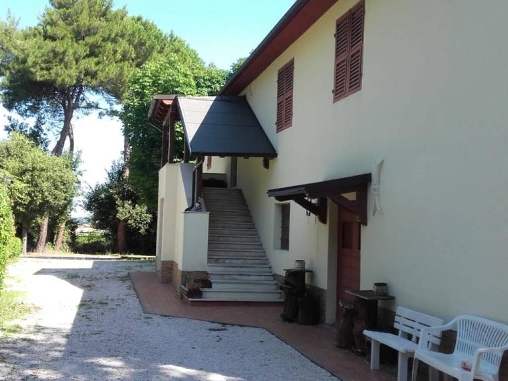 casa indipendente in vendita ad Ancona in zona Casette Di Paterno