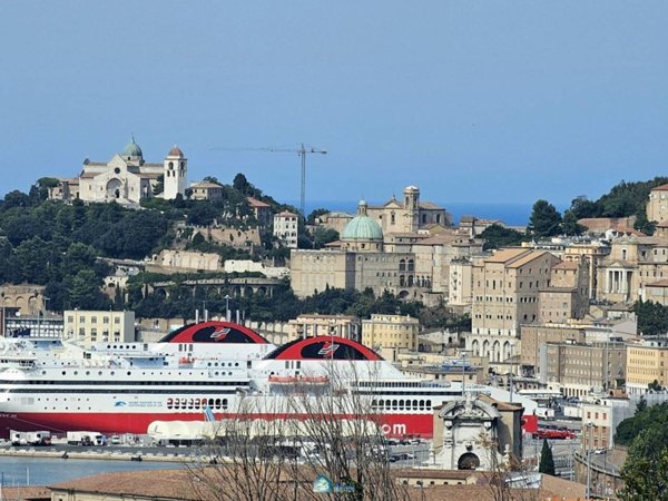 appartamento in vendita ad Ancona in zona Scrima