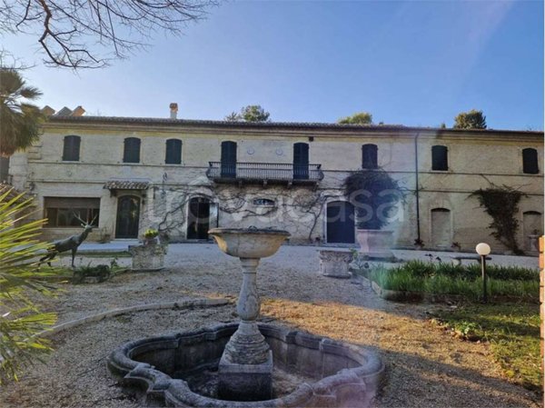casa indipendente in vendita ad Ancona in zona Posatora