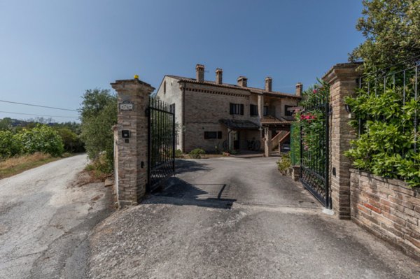 casa indipendente in vendita ad Ancona in zona Piano San Lazzaro