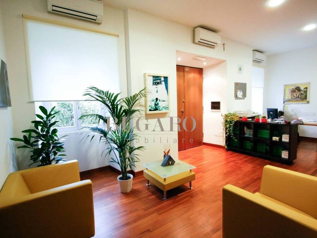 ufficio in vendita ad Ancona in zona Centro Storico