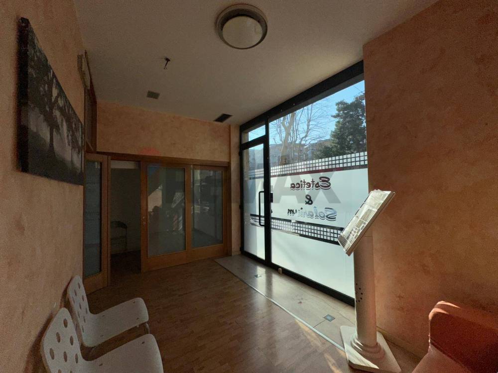 locale commerciale in vendita ad Ancona in zona Piano San Lazzaro
