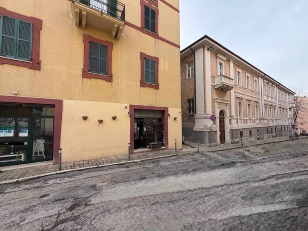 ufficio in vendita ad Ancona in zona Piano San Lazzaro
