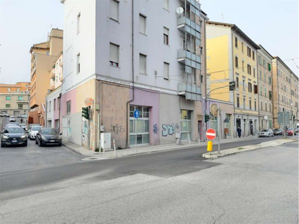 ufficio in vendita ad Ancona in zona Piano San Lazzaro