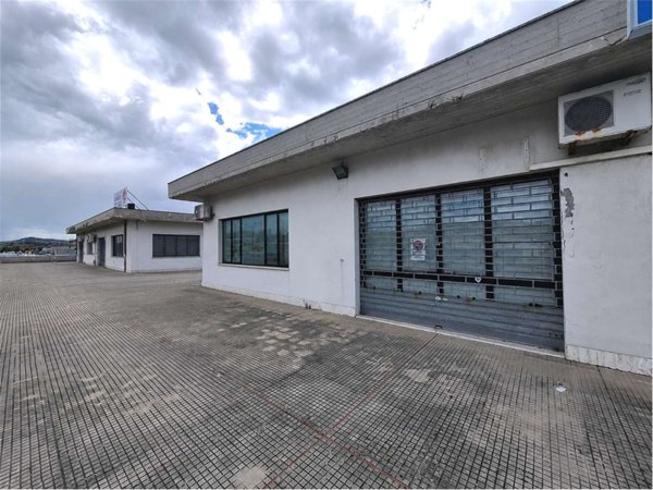 locale commerciale in vendita ad Ancona in zona Baraccola