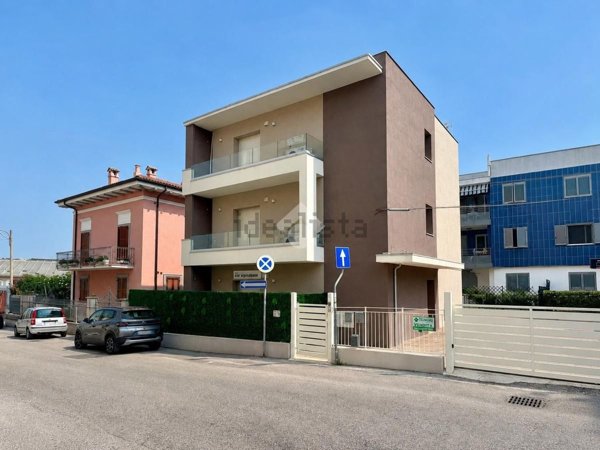 appartamento in vendita ad Ancona in zona Palombare